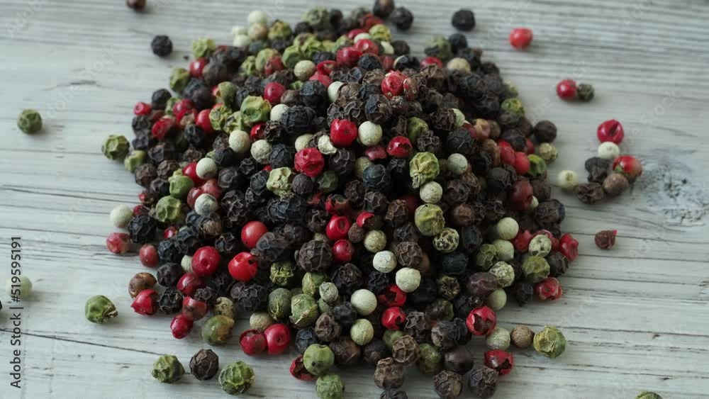 Five kinds of pepper close up (Piper nigrum) Five kinds of pepper close up (Piper nigrum)