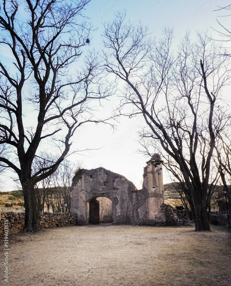 Las ruinas de una antigua iglesia