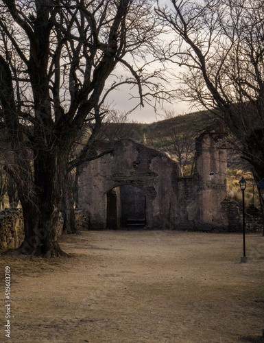 Las ruinas de una antigua iglesia