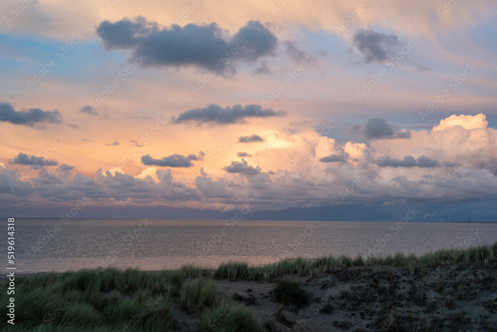 Obraz premium sunset over the sea