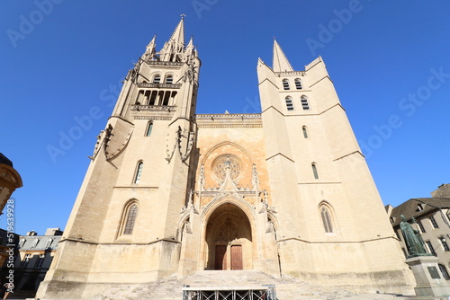 La cathédrale Notre Dame de Mende, de style gothique, vue de l'extérieur, ville de Mende, département de la Lozere, France
