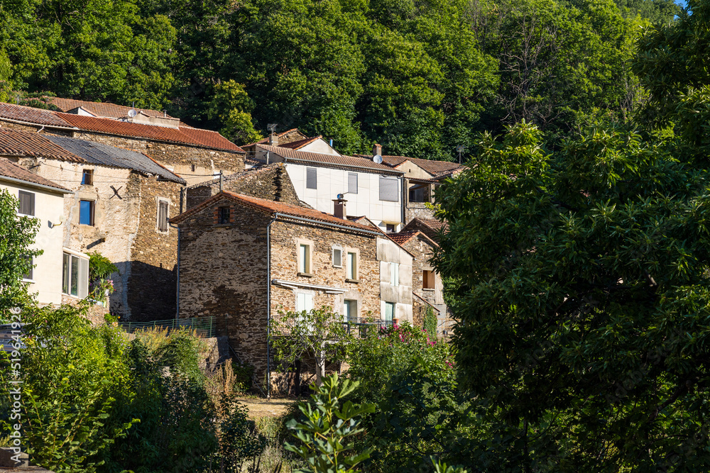 Maisons du village de Combes dans le Parc naturel régional du Haut-Languedoc