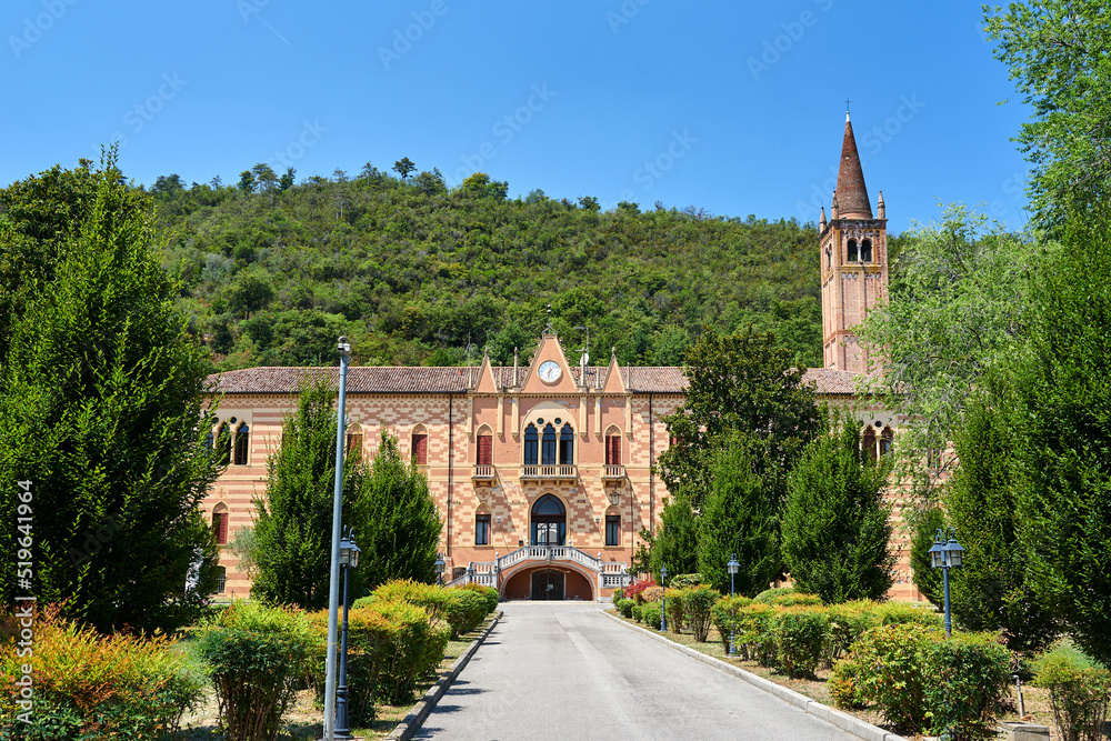 Ταπετσαρία Facade of the historic House of hospitality Religious San Marco in Abano Terme