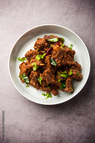 Sukha mutton or chicken, dry spicy Murgh or goat meat served in a plate or bowl