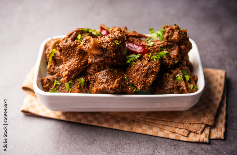 Sukha mutton or chicken, dry spicy Murgh or goat meat served in a plate or bowl Sukha mutton or chicken, dry spicy Murgh or goat meat served in a plate or bowl
