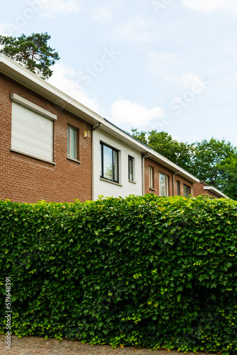 white house in street 