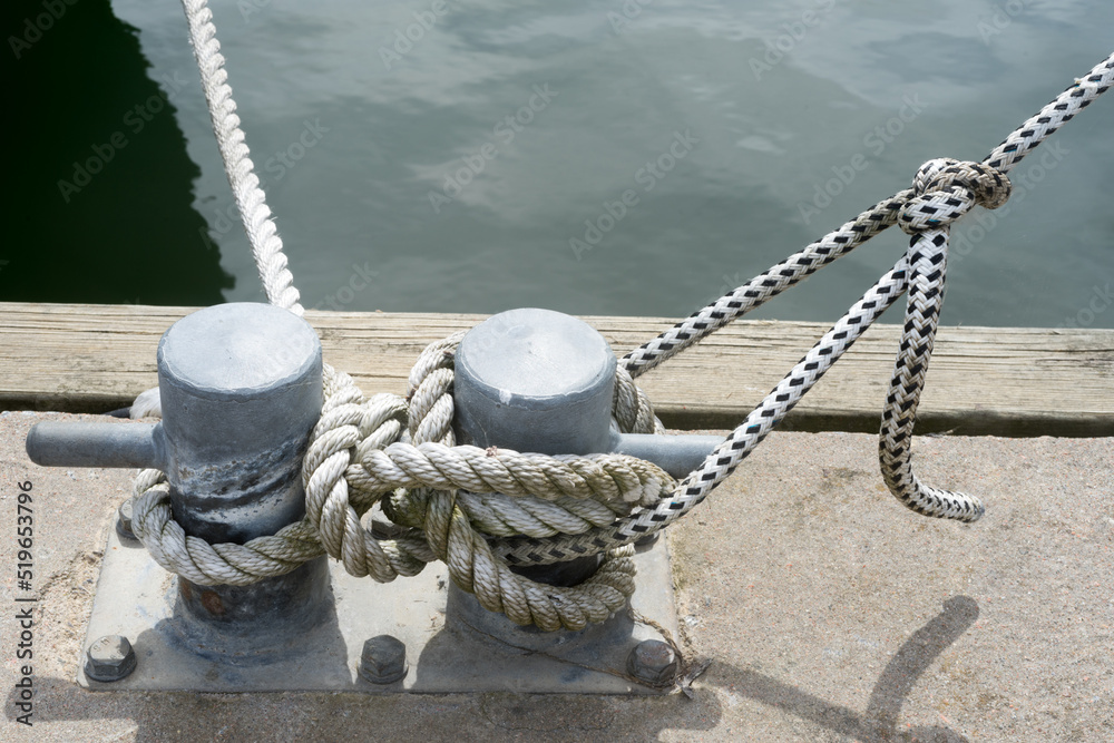 Rope on the mooring line in safe harbor - obrazy, fototapety, plakaty 