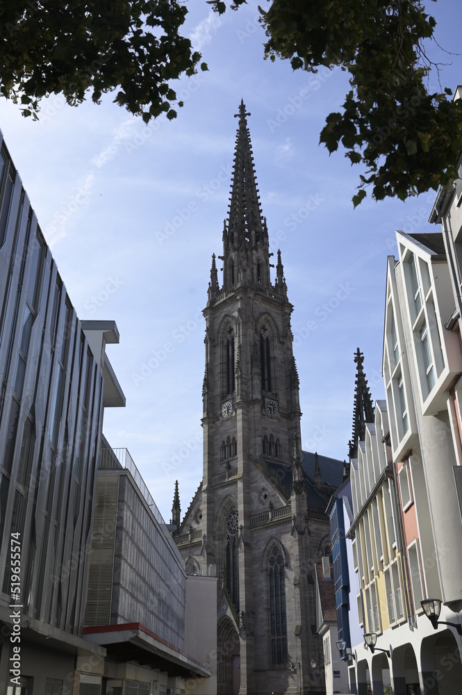 Le Temple Saint-Étienne de Mulhouse au bout de la rue Lambert. Le Temple Saint-Étienne de Mulhouse au bout de la rue Lambert.