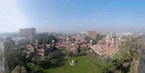 Billede på lærred An aerial panorama of Lahore's famous landmarks including Lahore High Court, State Bank building and Mall Road