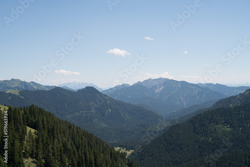 Mangfallgebirge Voralpen Tegernsee Bayern an herrlichem Sommertag