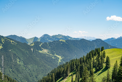 Mangfallgebirge Voralpen Tegernsee Bayern an herrlichem Sommertag © creativemariolorek