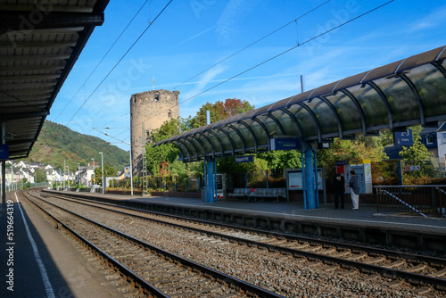 Tableau sur toile Train station in the town of Boppard, Germany