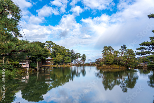 初冬の兼六園・霞ヶ池と内橋亭