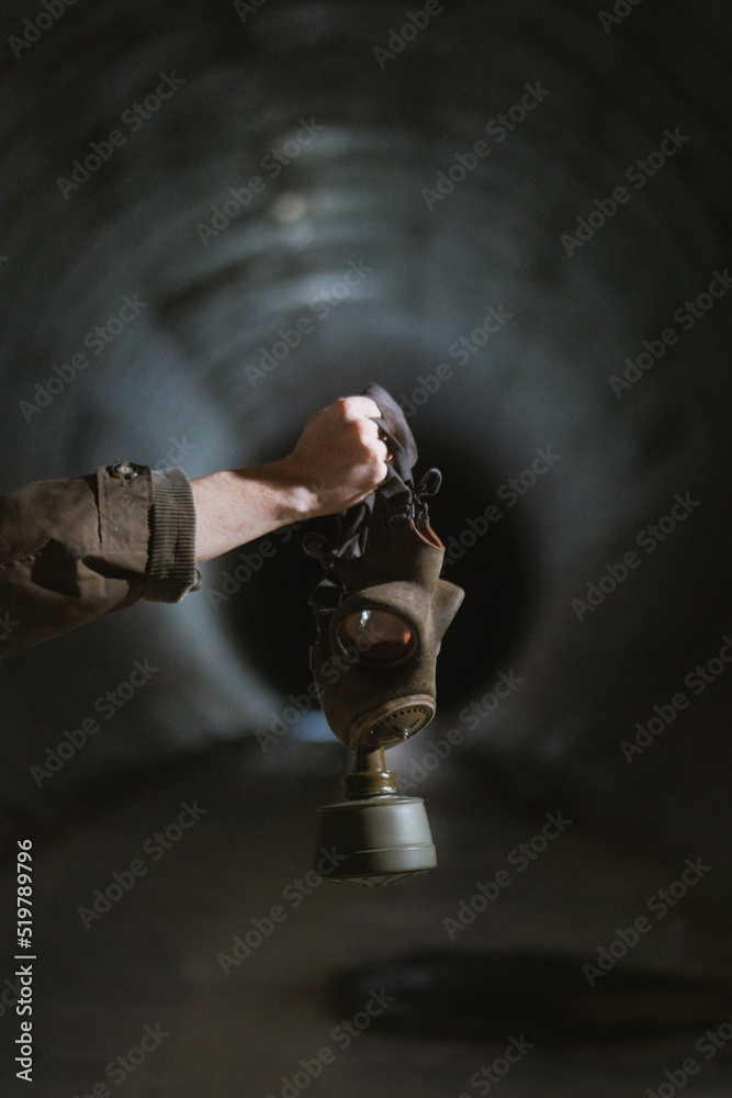 © ADDICTIVE STOCK - Anonymous man exploring underground tunnel © ADDICTIVE STOCK - Anonymous man exploring underground tunnel