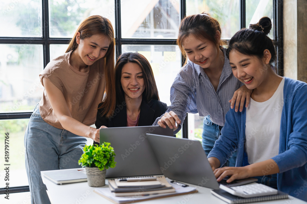 Obraz premium Financial advisor teamwork and accounting concept. Business Team Meeting to brainstorm and discuss to audit finance planning sales. professional investor working with new startup project