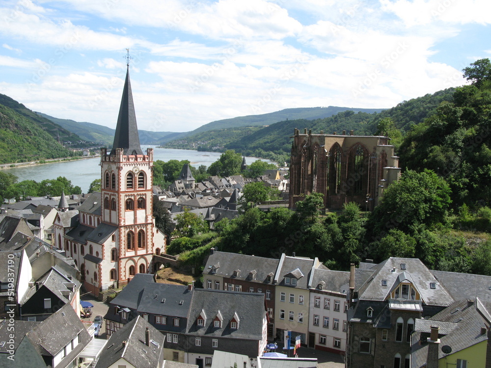 Bacharach mit Rhein und Peterkirche