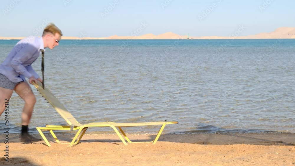 Video „Funny businessman wearing a shirt with a tie and socks in his