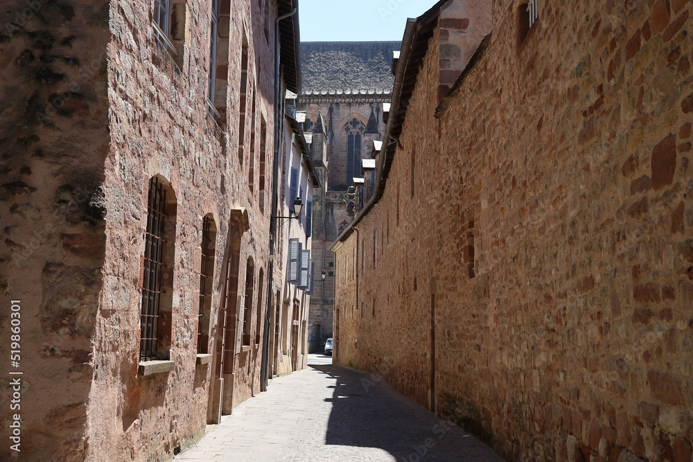 Rue typique, ville de Rodez, département de l'Aveyron, France