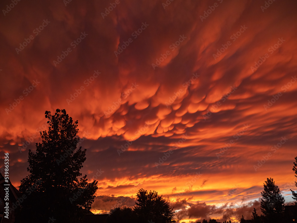 dramatic mammals clouds at sunset dramatic mammals clouds at sunset