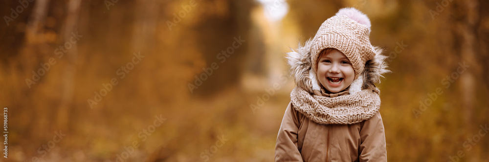 Banner child girl walking on rails Banner child girl walking on rails