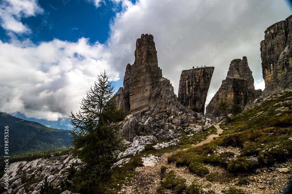 Obraz premium Clouds over Cinque Torri in Dolomites