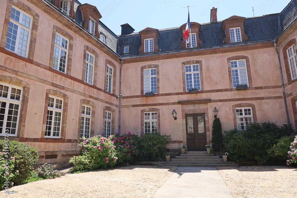 Le conseil départemental, ancien conseil général, vue de l'extérieur, ville de Rodez, département de l'Aveyron, France Le conseil départemental, ancien conseil général, vue de l'extérieur, ville de Rodez, département de l'Aveyron, France