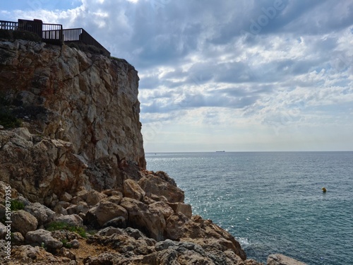 Mer méditerrannée depuis les rochers