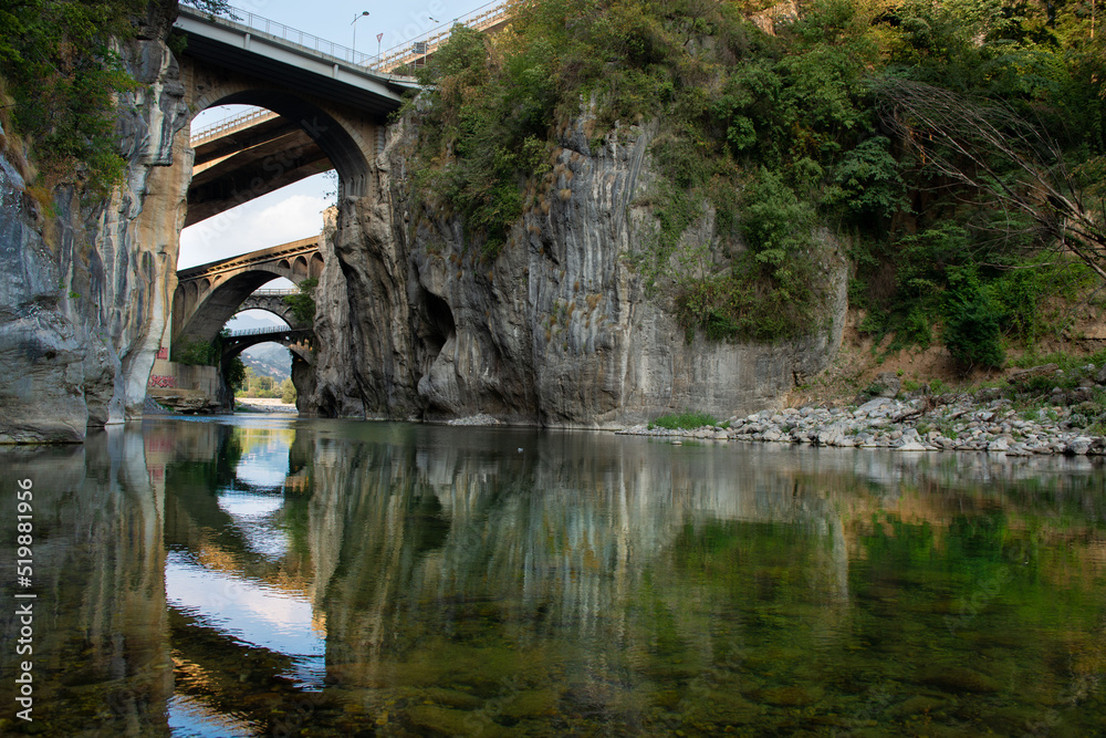 Ταπετσαρία Five bridges in the Sedrina ravine