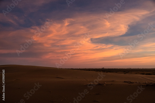 Últimas luces sobre las dunas del Delta de l'Ebro, España © Cristian