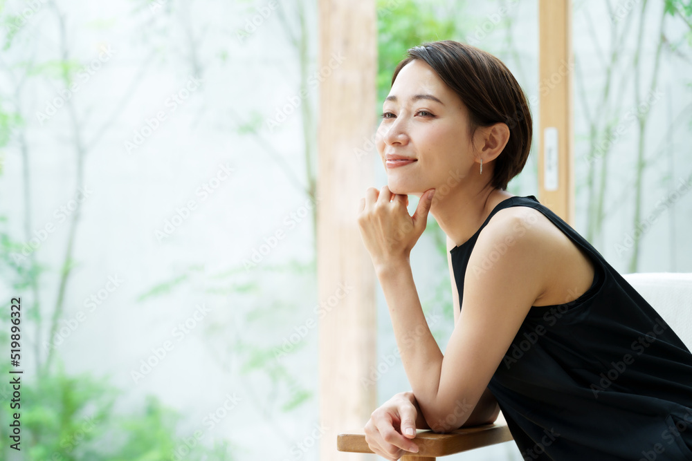ショートヘアの女性 ポートレート ショートヘアの女性 ポートレート