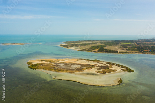 Tableau sur toile Seascape: islands and blue ocean. Jaffna Sri Lanka
