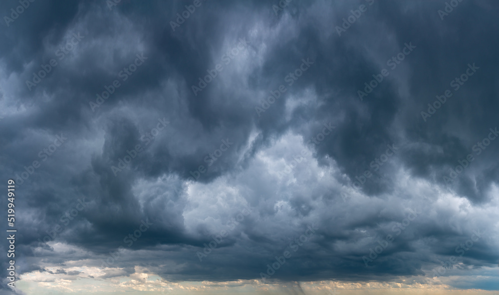Obraz premium Fantastic thunderclouds at sunrise