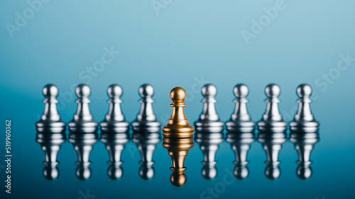 Creative leadership and differentiated business ideas Developing an organizational strategy towards innovation The chess pieces are laid out on the ground and are distinguished by color.