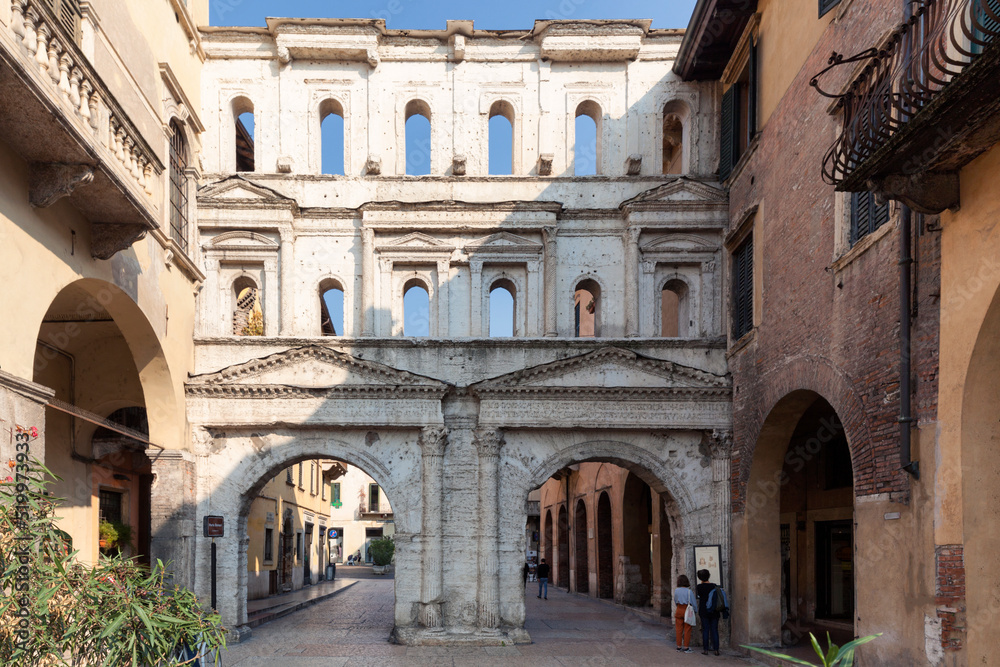 Verona. Arco dei Borsari