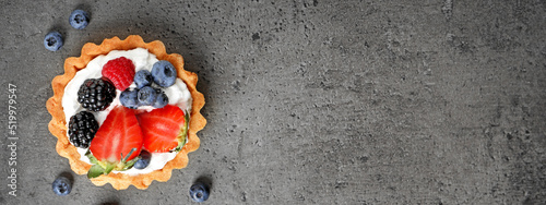 Fotografi Tasty tartlet with fresh berries on grey table, top view with space for text