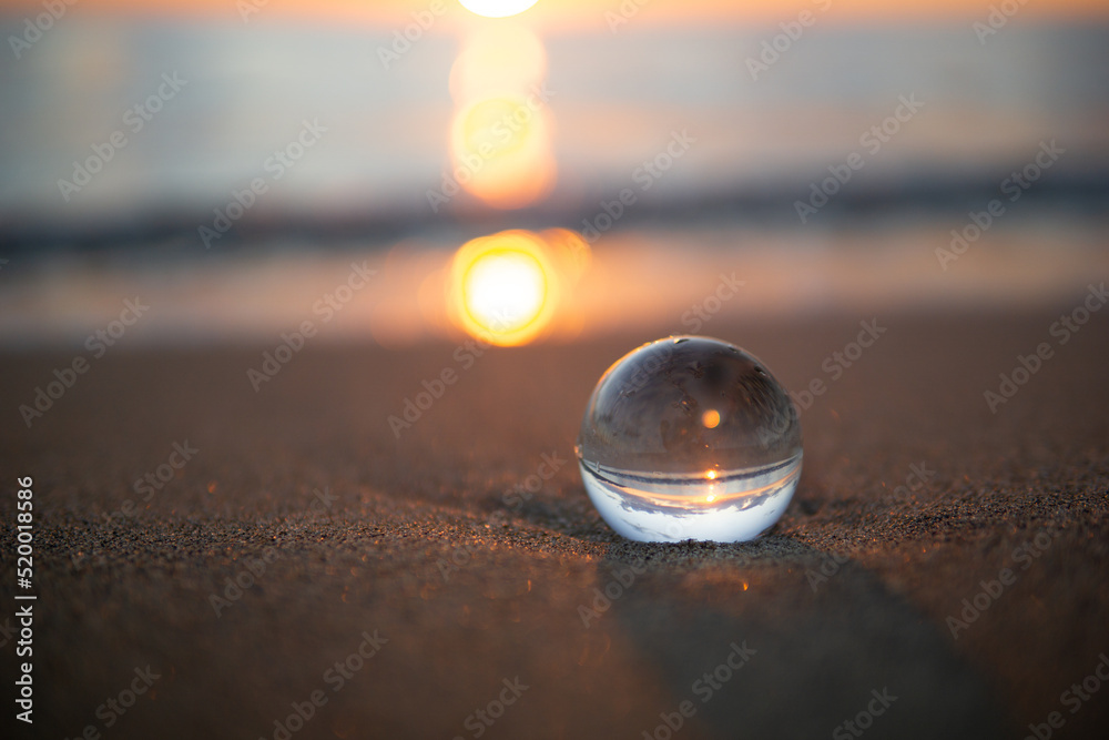 夕暮れの砂浜と水晶玉 夕暮れの砂浜と水晶玉