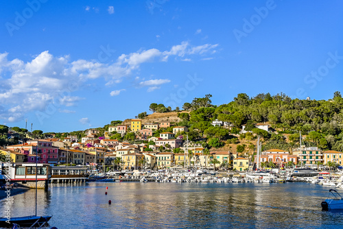 Porto Azzurro, Hafen, Boote, Segelschiffe, Altstadt, Ferienort, Insel, Elba, Hafen, Festung, Sommer, Toskana, Abendstimmung, Italien