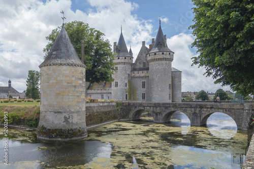 La Loire à vélo, de Nevers à Nantes. Le château de Sully-sur-Loire, vue sur l'extérieur.