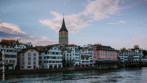 Die St.Peter Kirche in Zürich bei Sonnenuntergang