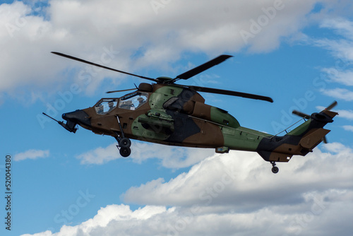 Helicóptero militar de ataque EC665 photo