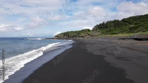 伊豆大島の砂の浜、黒砂浜