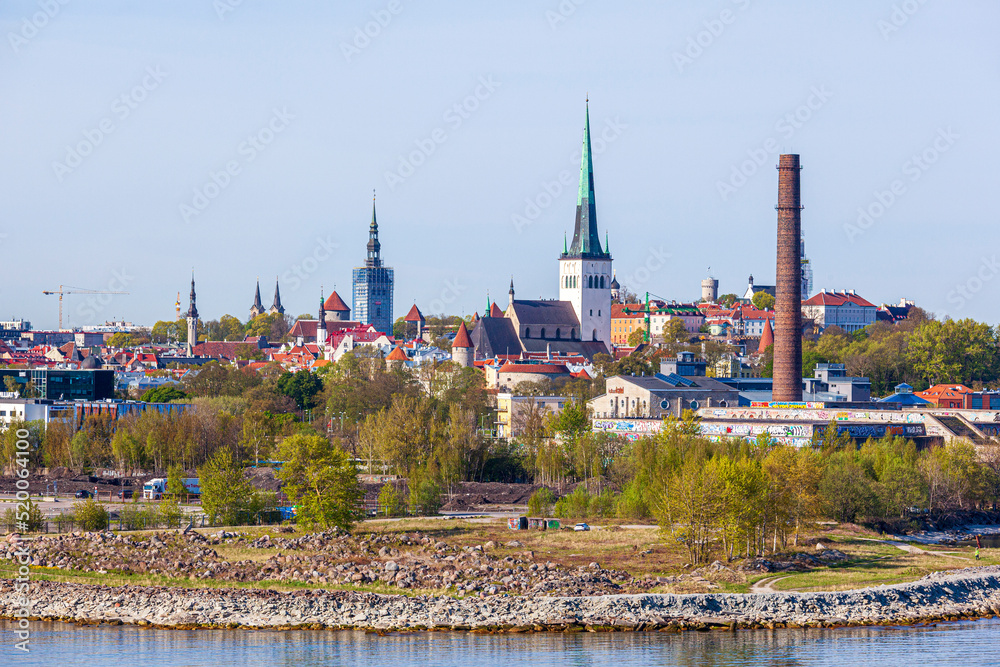 Obraz premium Early morning light on Tallinn the capital city of Estonia