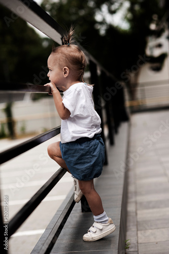 Funny kid girl playing outdoor surprised emotional child in glasses family vacations ©  Даниил Дудник