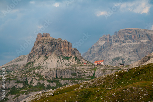 Obraz na płótnie Discover Tre Cime di Lavaredo's Dolomites majesty. Iconic peaks, nature's artistry. Explore dramatic landscapes, ignite wanderlust, feel Earth's grandeur w salonie