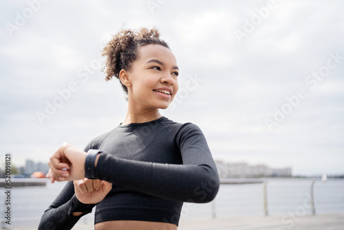 Uses a tracker on a smartwatch for sports, training in sportswear