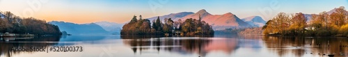 Photo Derwentwater lake at sunrise in Lake District. England