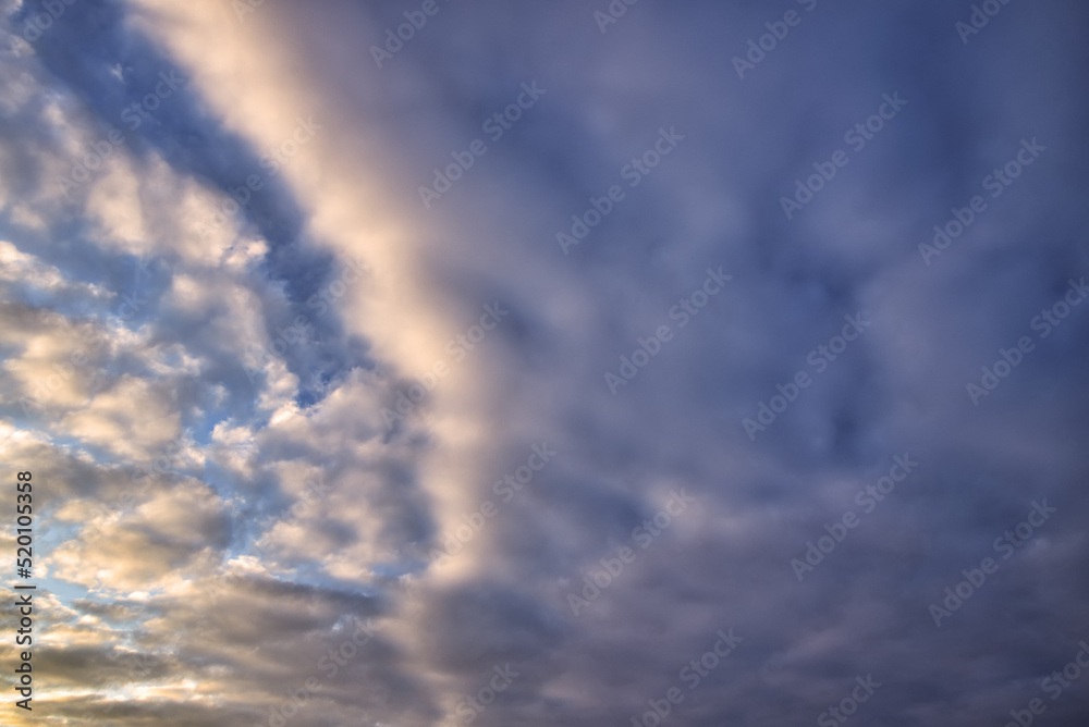 Obraz premium Beautiful morning sky with colorful clouds before sunrise. Dramatic sunset and sunrise