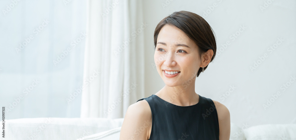 笑顔のミドル女性（美容・ビューティー）