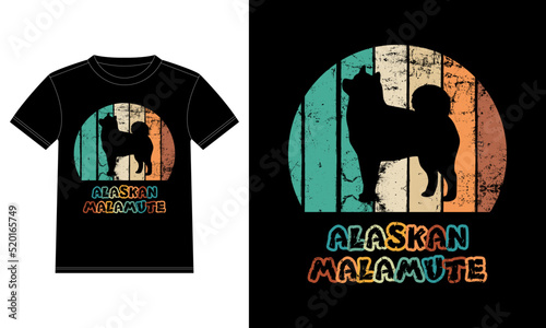Funny Alaskan Malamute Vintage Retro Sunset Silhouette Gifts Dog Lover Dog Owner Essential T-Shirt
