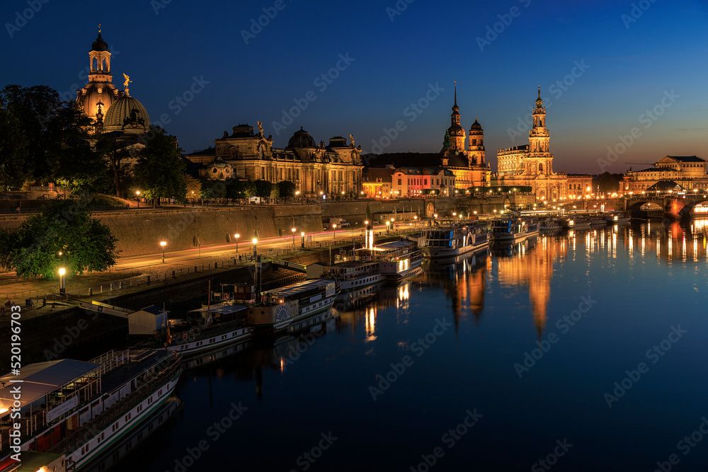 Dresden, Terrassenufer, Panorama, Frauenkirche, Oberlandesgericht, Residenzschloss, Katholische Hofkirche, vlnr., Sachsen, Deutschland 